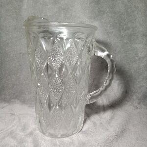 glass‎ pitcher with handle
